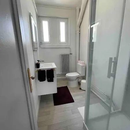 Cozy In Center Apartment *