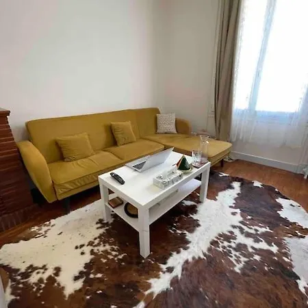 Cozy In Center Apartment *